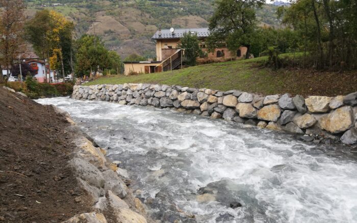 GEMAPI - TRAVAUX POST CRUE : protection de berges sur le torrent du Ponthurin à Landry